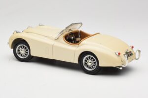 Jaguar XK120 Branco Eduscho 1:18 7482-1HTH Metal - imagem 7 de 8