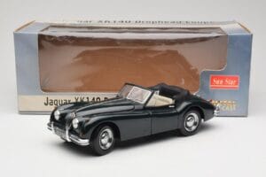Jaguar XK140 Drophead Coupe Preto Sun Star 1:18 2802 Metal - imagem 8 de 8
