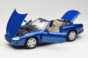Jaguar XK8 X100 Cabriolet Azure Azul Maisto 1:18 50286 Metal - imagem 2 de 8