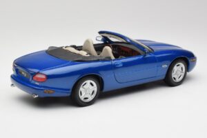 Jaguar XK8 X100 Cabriolet Azure Azul Maisto 1:18 50286 Metal - imagem 3 de 8