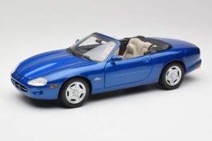 Jaguar XK8 X100 Cabriolet Azure Azul Maisto 1:18 50286 Metal