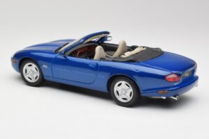 Jaguar XK8 X100 Cabriolet Azure Azul Maisto 1:18 50286 Metal - imagem 7 de 8