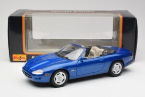 Jaguar XK8 X100 Cabriolet Azure Azul Maisto 1:18 50286 Metal - imagem 8 de 8