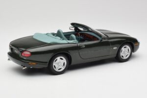 Jaguar XK8 X100 Cabriolet British Racing Verde Maisto 1:18 50285 Metal - imagem 3 de 8
