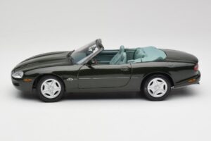 Jaguar XK8 X100 Cabriolet British Racing Verde Maisto 1:18 50285 Metal - imagem 4 de 8
