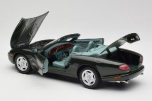 Jaguar XK8 X100 Cabriolet British Racing Verde Maisto 1:18 50285 Metal - imagem 5 de 8