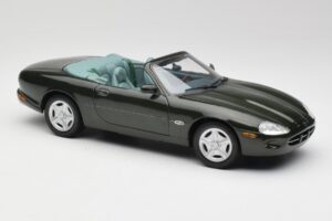 Jaguar XK8 X100 Cabriolet British Racing Verde Maisto 1:18 50285 Metal - imagem 6 de 8