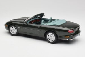 Jaguar XK8 X100 Cabriolet British Racing Verde Maisto 1:18 50285 Metal - imagem 7 de 8