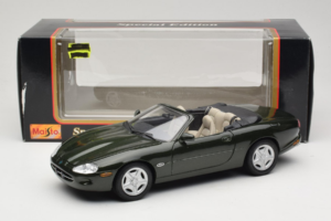 Jaguar XK8 Green Metallic Cinzento Claro Interior Maisto 1:18 31836 Metal - imagem 8 de 8