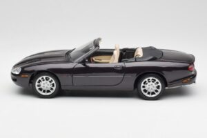 Jaguar XKR X100 Cabriolet Cinzento Maisto 1:18 50331 Metal - imagem 4 de 8