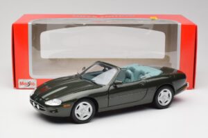 Jaguar XKR X100 Cabriolet Verde Maisto 1:18 37800-M1 Metal - imagem 8 de 8
