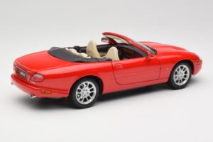 Jaguar XKR X100 Vermelho Maisto 1:18 50330 Metal - imagem 3 de 8