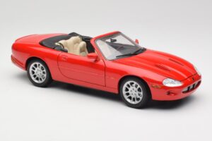Jaguar XKR X100 Vermelho Maisto 1:18 50330 Metal - imagem 6 de 8