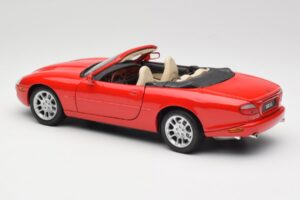 Jaguar XKR X100 Vermelho Maisto 1:18 50330 Metal - imagem 7 de 8