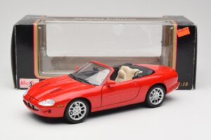 Jaguar XKR X100 Vermelho Maisto 1:18 50330 Metal - imagem 8 de 8