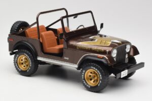 Jeep CJ-7 Golden Eagle Verde MCG 1:18 MCG18109 Metal - imagem 4 de 6