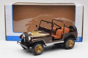 Jeep CJ-7 Golden Eagle Verde MCG 1:18 MCG18109 Metal - imagem 6 de 6