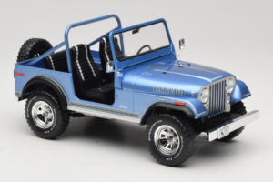 Jeep CJ-7 Laredo Azul MCG 1:18 MCG18553 Metal - imagem 4 de 6