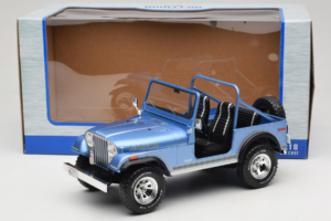Jeep CJ-7 Laredo Azul MCG 1:18 MCG18553 Metal - imagem 6 de 6
