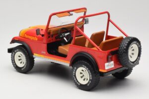 Jeep CJ-7 Renegade Vermelho MCG 1:18 MCG18110 Metal - imagem 5 de 6