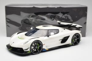 Koenigsegg Jesko Attack Crystal White Pearl GT Spirit 1:12 GT501 Resina - imagem 6 de 6