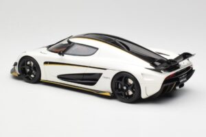 Koenigsegg Regera Crystal Branco GT Spirit 1:18 GT913 Resina - imagem 5 de 6