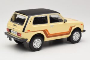 Lada Niva 2121 California Bege MCG 1:18 MCG18004 Metal - imagem 2 de 6