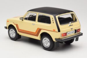 Lada Niva 2121 California Bege MCG 1:18 MCG18004 Metal - imagem 5 de 6