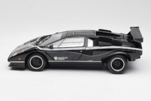 Lamborghini Countach LP500S Preto Kyosho 1:18 08326K Metal - imagem 4 de 8
