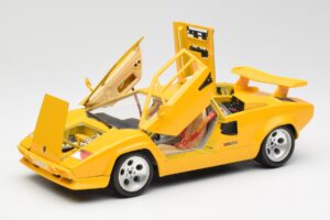 Lamborghini Countach Amarelo Bburago 1:18 3037 Metal - imagem 2 de 8