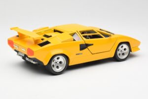 Lamborghini Countach Amarelo Bburago 1:18 3037 Metal - imagem 3 de 8