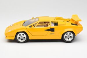 Lamborghini Countach Amarelo Bburago 1:18 3037 Metal - imagem 4 de 8