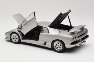 Lamborghini Diablo Prata AUTOart 1:18 70071 Metal - imagem 5 de 8