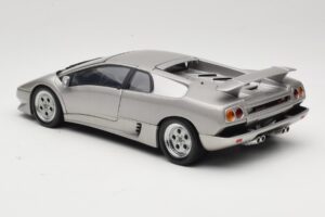Lamborghini Diablo Prata AUTOart 1:18 70071 Metal - imagem 7 de 8