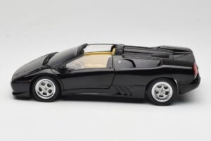 Lamborghini Diablo Roadster Preto AUTOart 1:18 70093-R1 Metal - imagem 5 de 10
