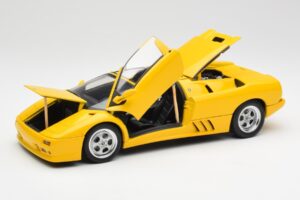 Lamborghini Diablo Roadster Amarelo AUTOart 1:18 70092 Metal - imagem 2 de 8