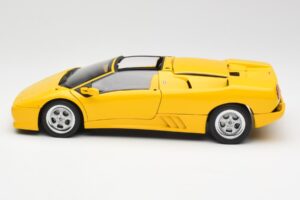 Lamborghini Diablo Roadster Amarelo AUTOart 1:18 70092 Metal - imagem 4 de 8