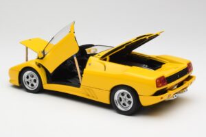 Lamborghini Diablo Roadster Amarelo AUTOart 1:18 70092 Metal - imagem 5 de 8