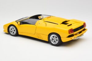 Lamborghini Diablo Roadster Amarelo AUTOart 1:18 70092 Metal - imagem 7 de 8