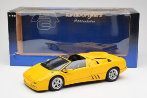Lamborghini Diablo Roadster Amarelo AUTOart 1:18 70092 Metal - imagem 8 de 8