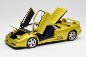 Lamborghini Diablo SE30 Anniversary Edition Amarelo Spyder AUTOart 1:18 79157 Metal - imagem 2 de 8