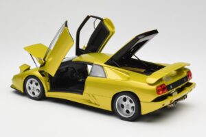 Lamborghini Diablo SE30 Anniversary Edition Amarelo Spyder AUTOart 1:18 79157 Metal - imagem 5 de 8