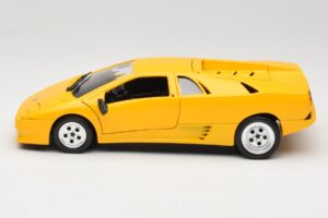 Lamborghini Diablo Amarelo Tonka 1:18 09035 Metal - imagem 4 de 8