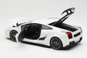 Lamborghini Gallardo Superleggera Monocerus Metallic Branco AUTOart 1:18 74585 Metal - imagem 5 de 8