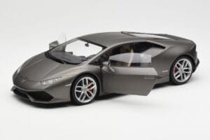 Lamborghini Huracan LP610-4 Cinzento AUTOart 1:18 74606 Compósito - imagem 2 de 8