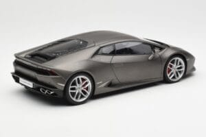 Lamborghini Huracan LP610-4 Cinzento AUTOart 1:18 74606 Compósito - imagem 3 de 8
