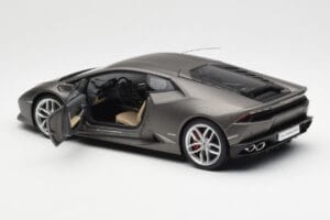 Lamborghini Huracan LP610-4 Cinzento AUTOart 1:18 74606 Compósito - imagem 5 de 8