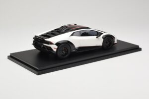 Lamborghini Huracan Sterrato No. 63 Branco TopSpeed 1:18 TS0610 Resina - imagem 2 de 6