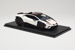 Lamborghini Huracan Sterrato No. 63 Branco TopSpeed 1:18 TS0610 Resina - imagem 4 de 6