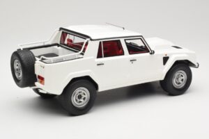 Lamborghini LM002 Branco Kyosho 1:18 GTS18508W Resina - imagem 2 de 6